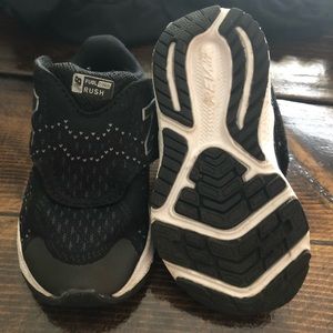 Size 5.5 toddler boy new balance tennis shoes